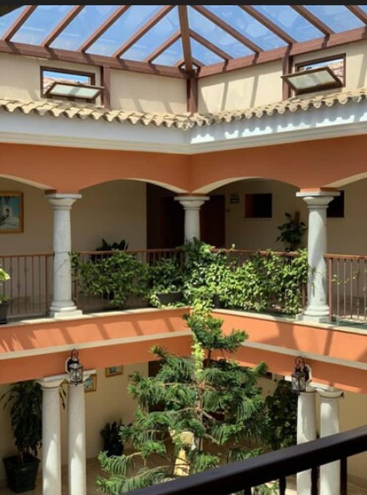 Hotel Dolmenes 3*