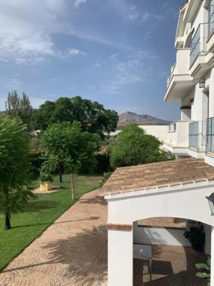 Hotel Dolmenes Antequera